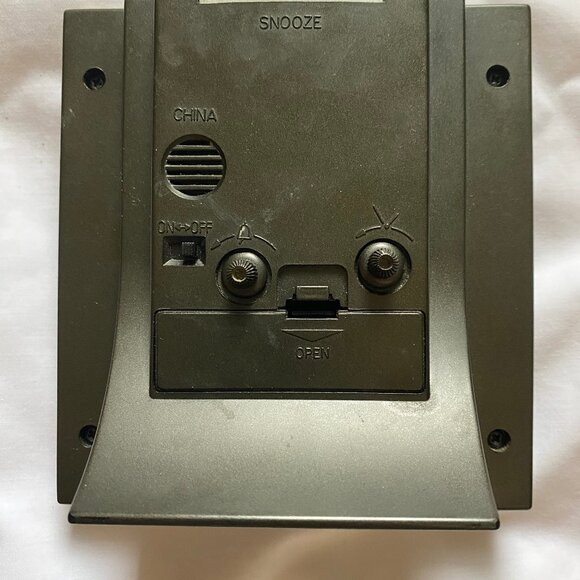 Timex Alarm Clock Table Time Piece Quartz Silver, Cream and Black Color Working - Picture 4 of 5